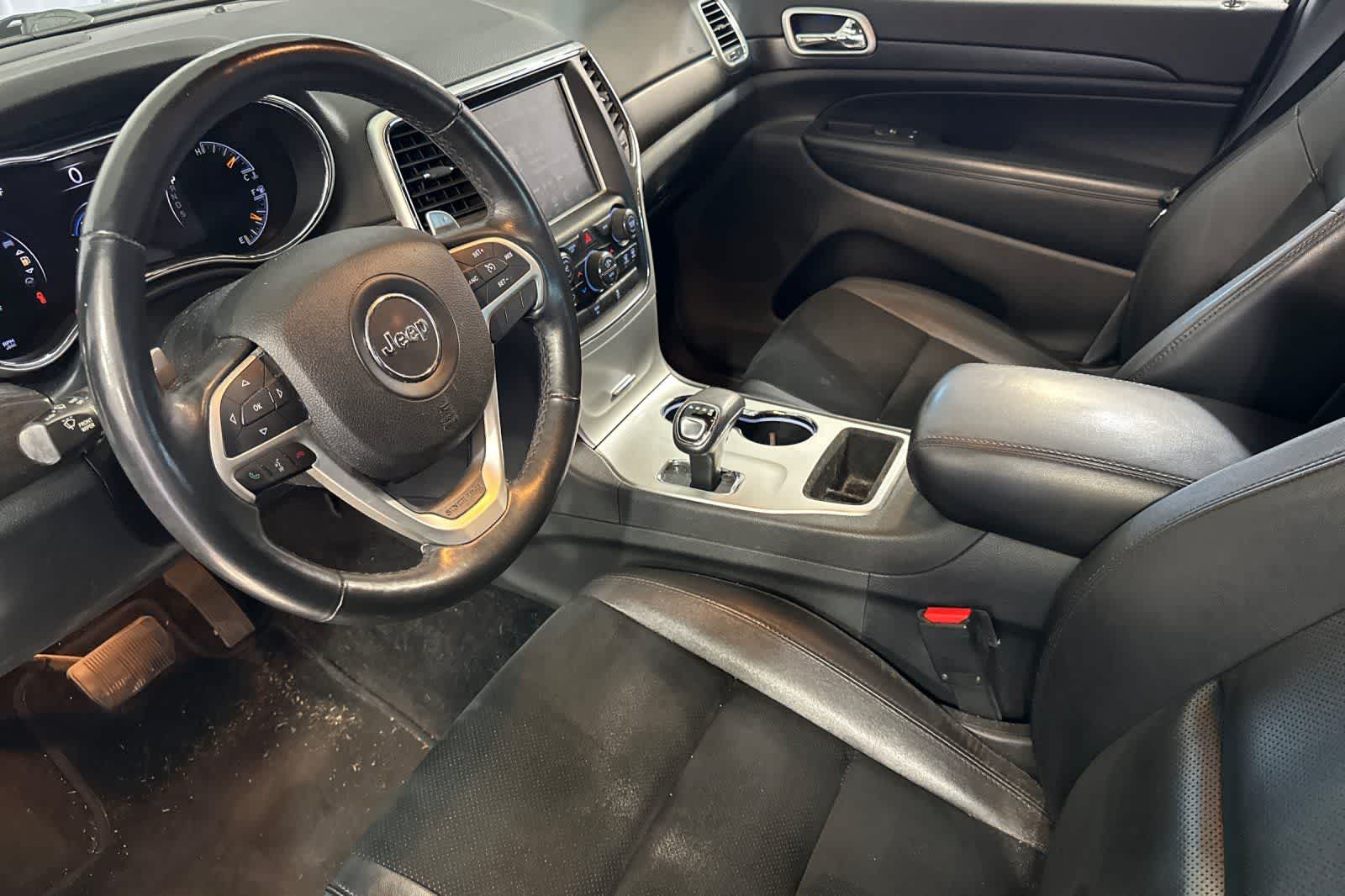 Thumbnail: 2015 Jeep Grand Cherokee - 14