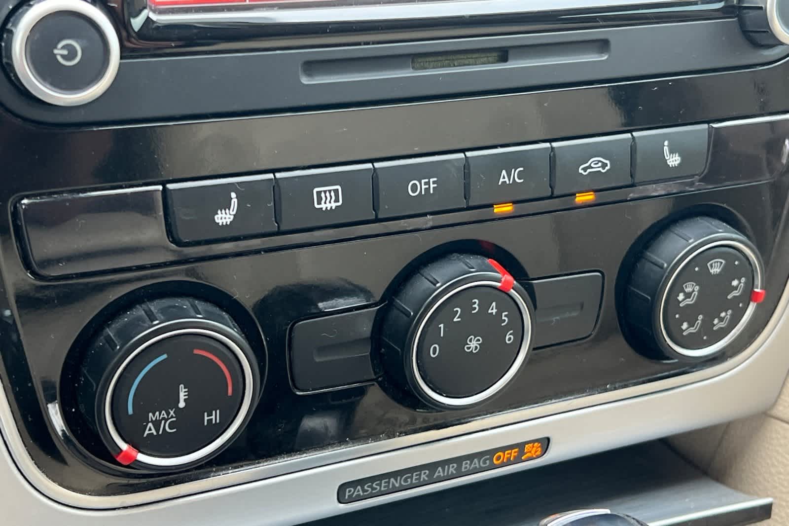 Thumbnail: 2013 Volkswagen Passat - 19