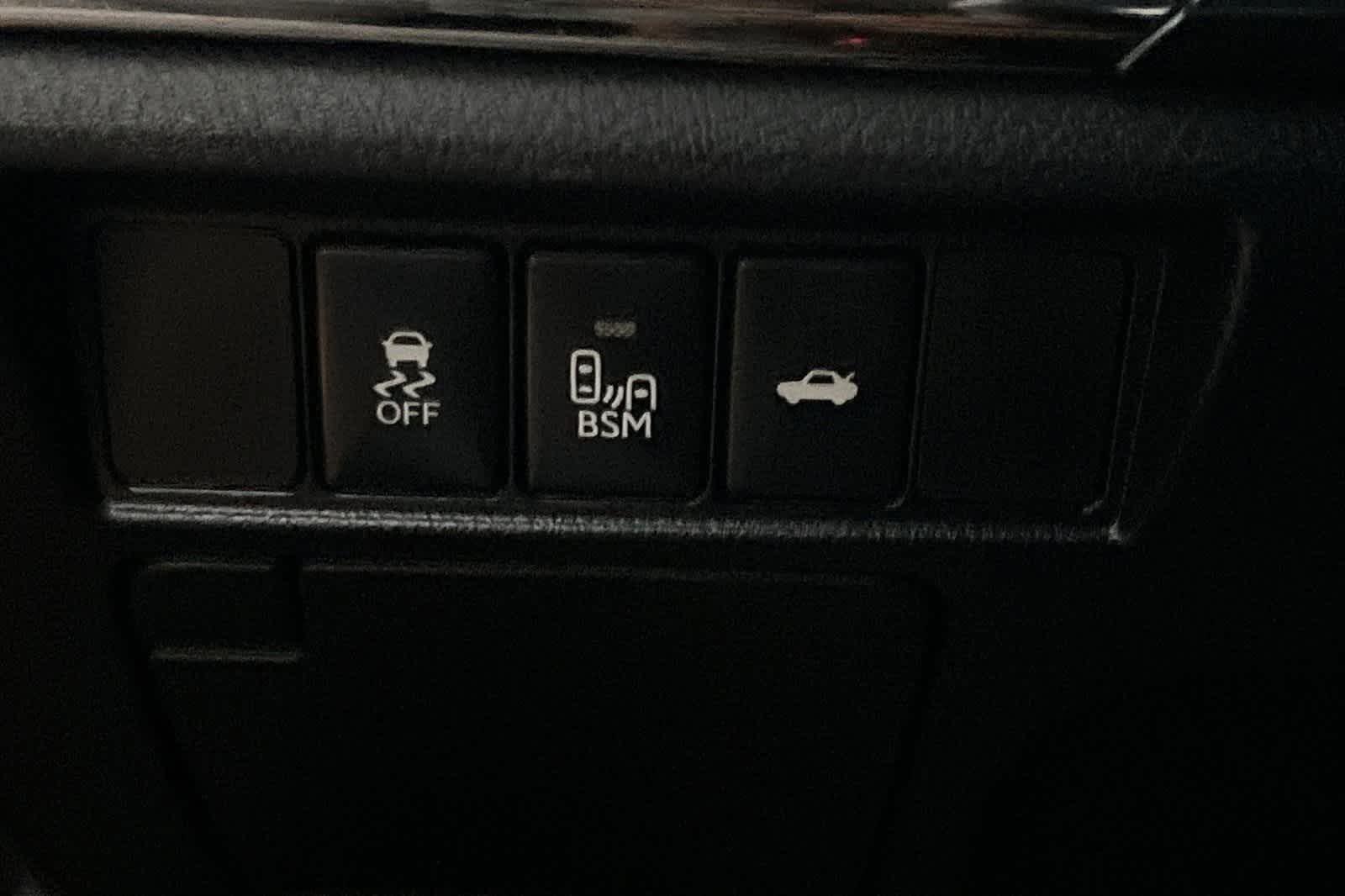 Thumbnail: 2016 Toyota Avalon - 32