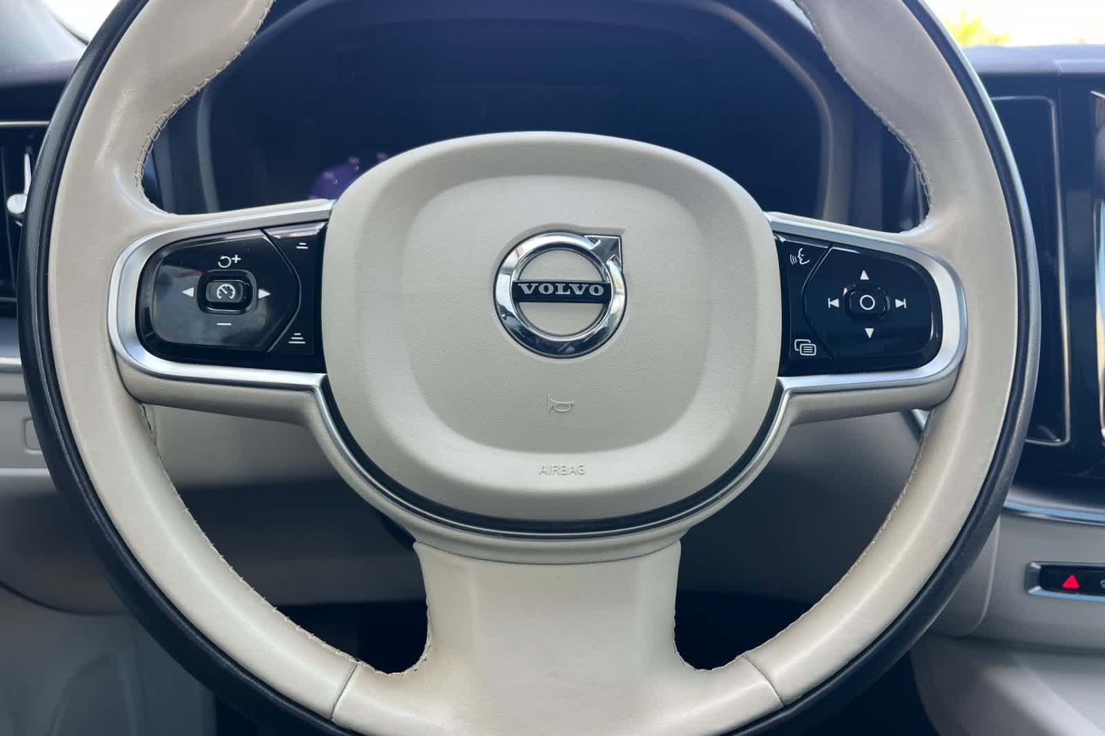 Thumbnail: 2023 Volvo XC60 - 28