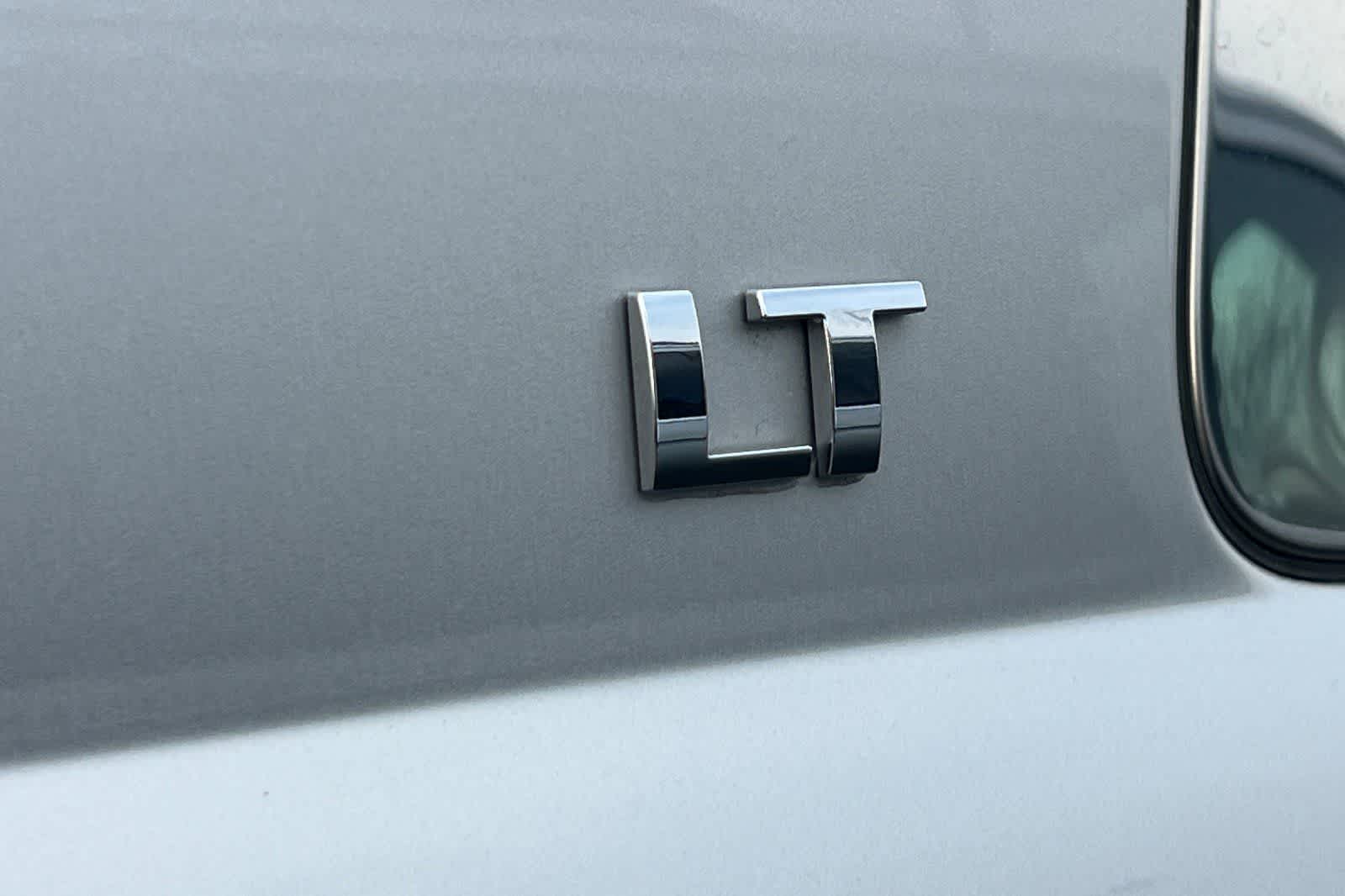 Thumbnail: 2019 Chevrolet Suburban - 17