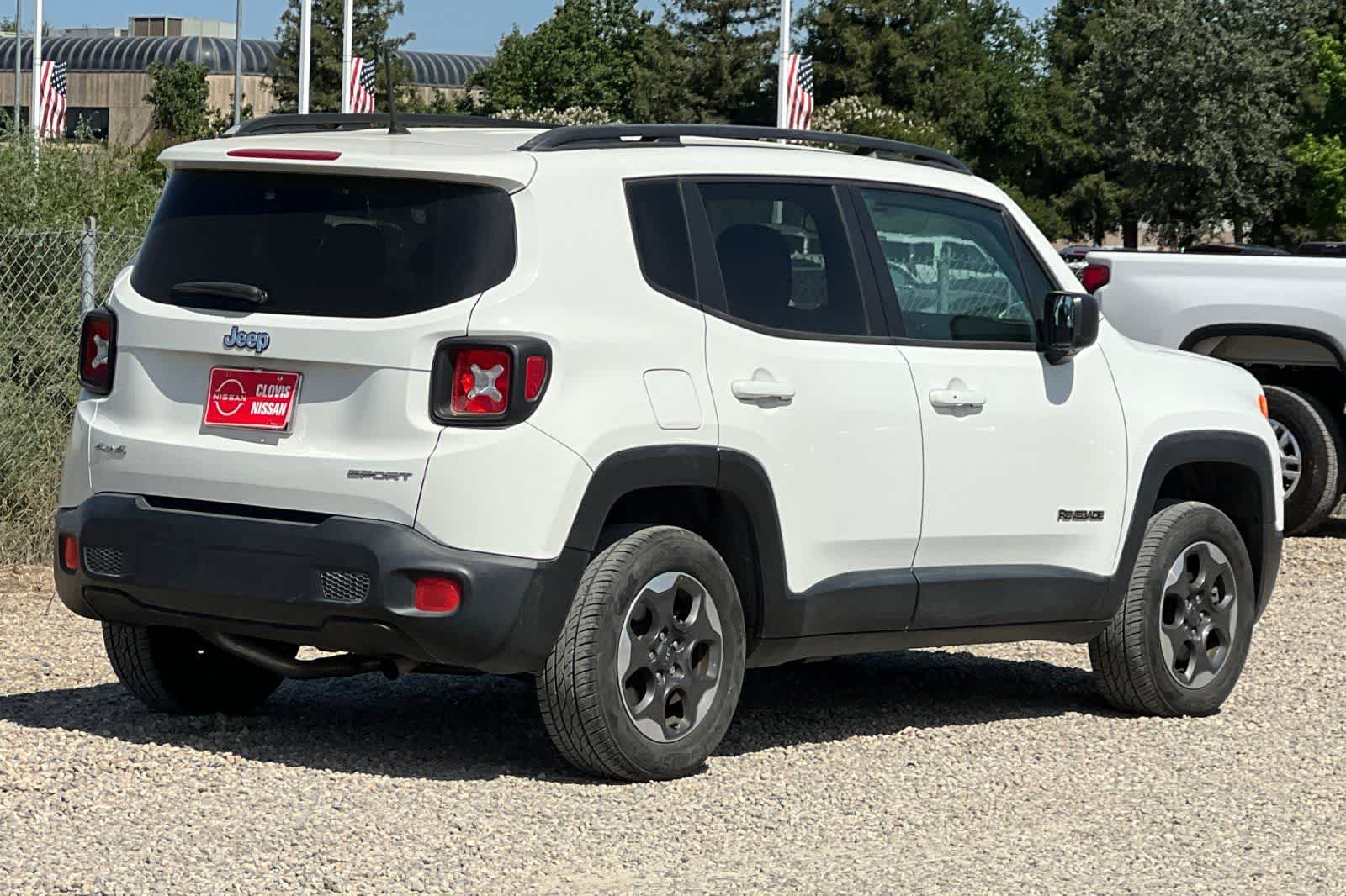 Thumbnail: 2017 Jeep Renegade - 3