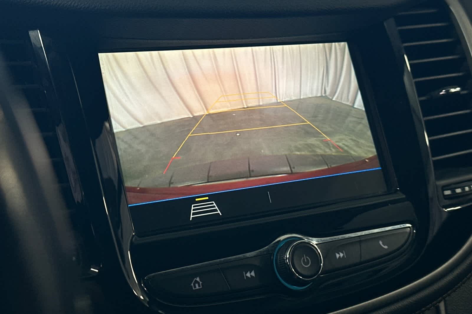 Thumbnail: 2019 Chevrolet Trax - 21