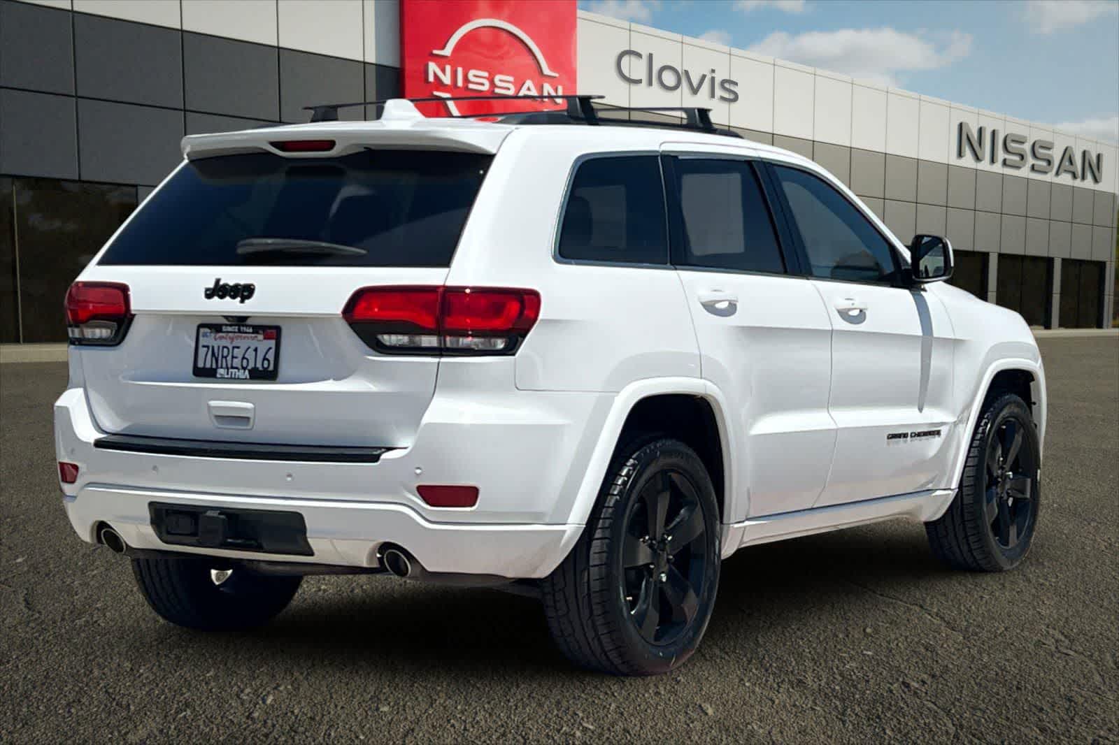 Thumbnail: 2015 Jeep Grand Cherokee - 3