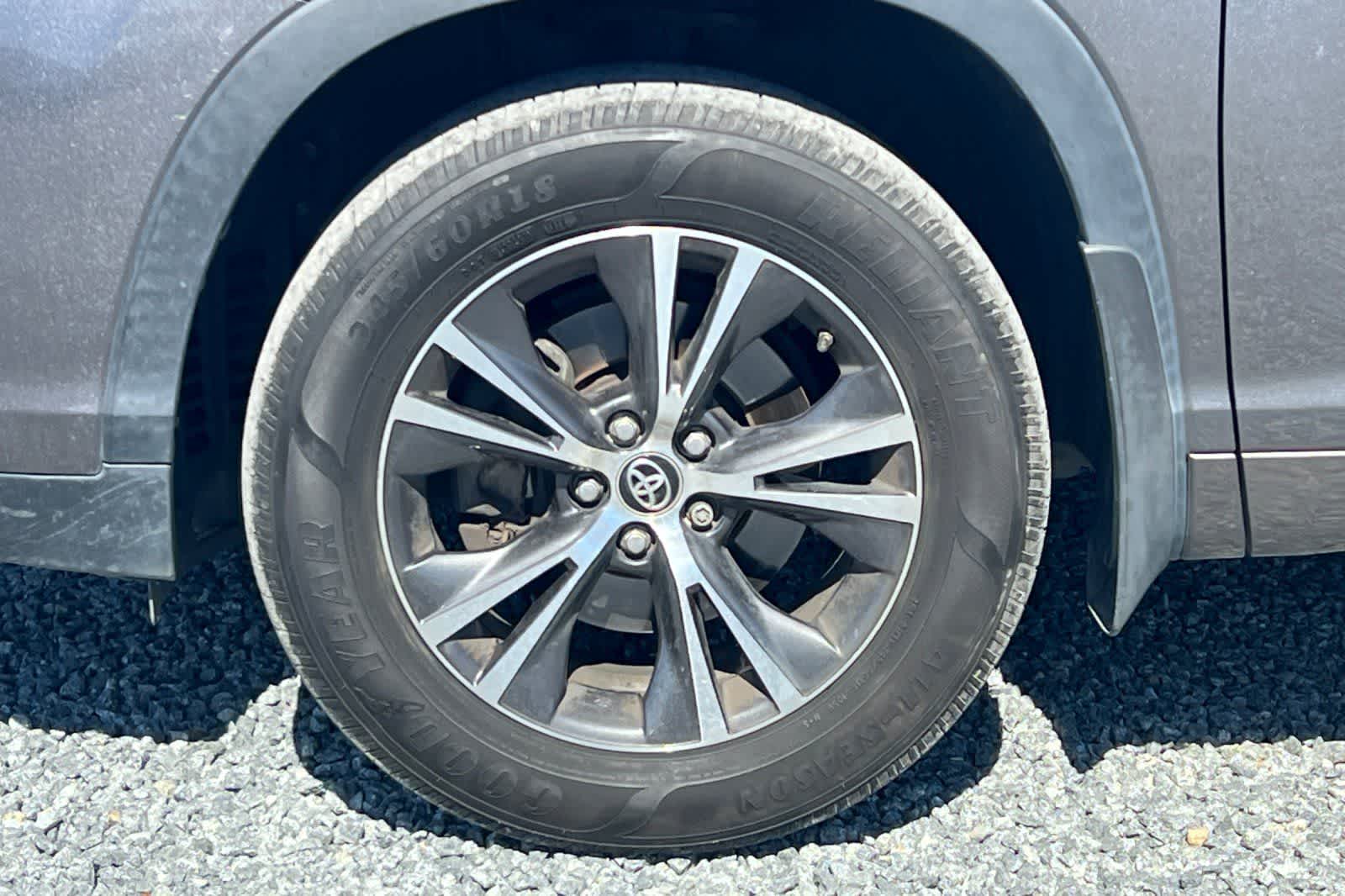 Thumbnail: 2018 Toyota Highlander - 12