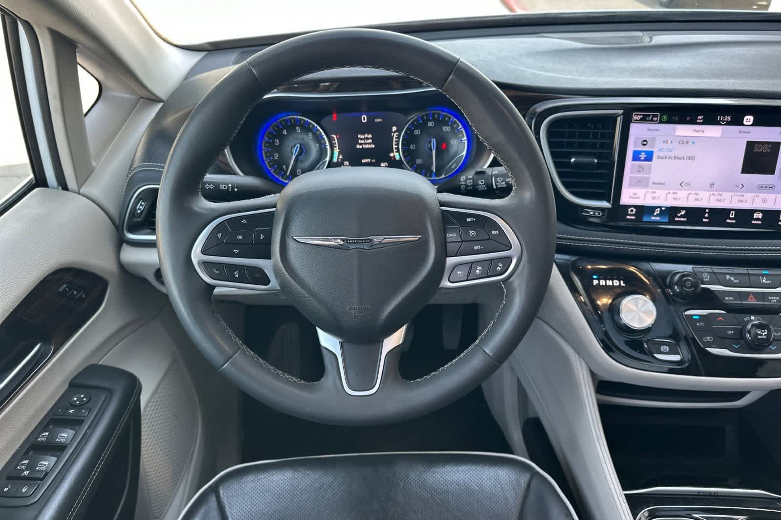 Thumbnail: 2023 Chrysler Pacifica - 14