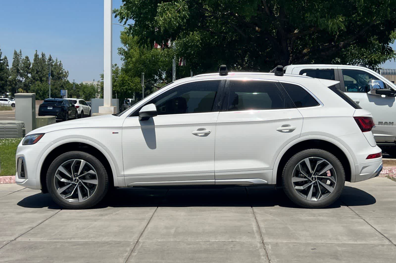 Thumbnail: 2022 Audi Q5 - 6