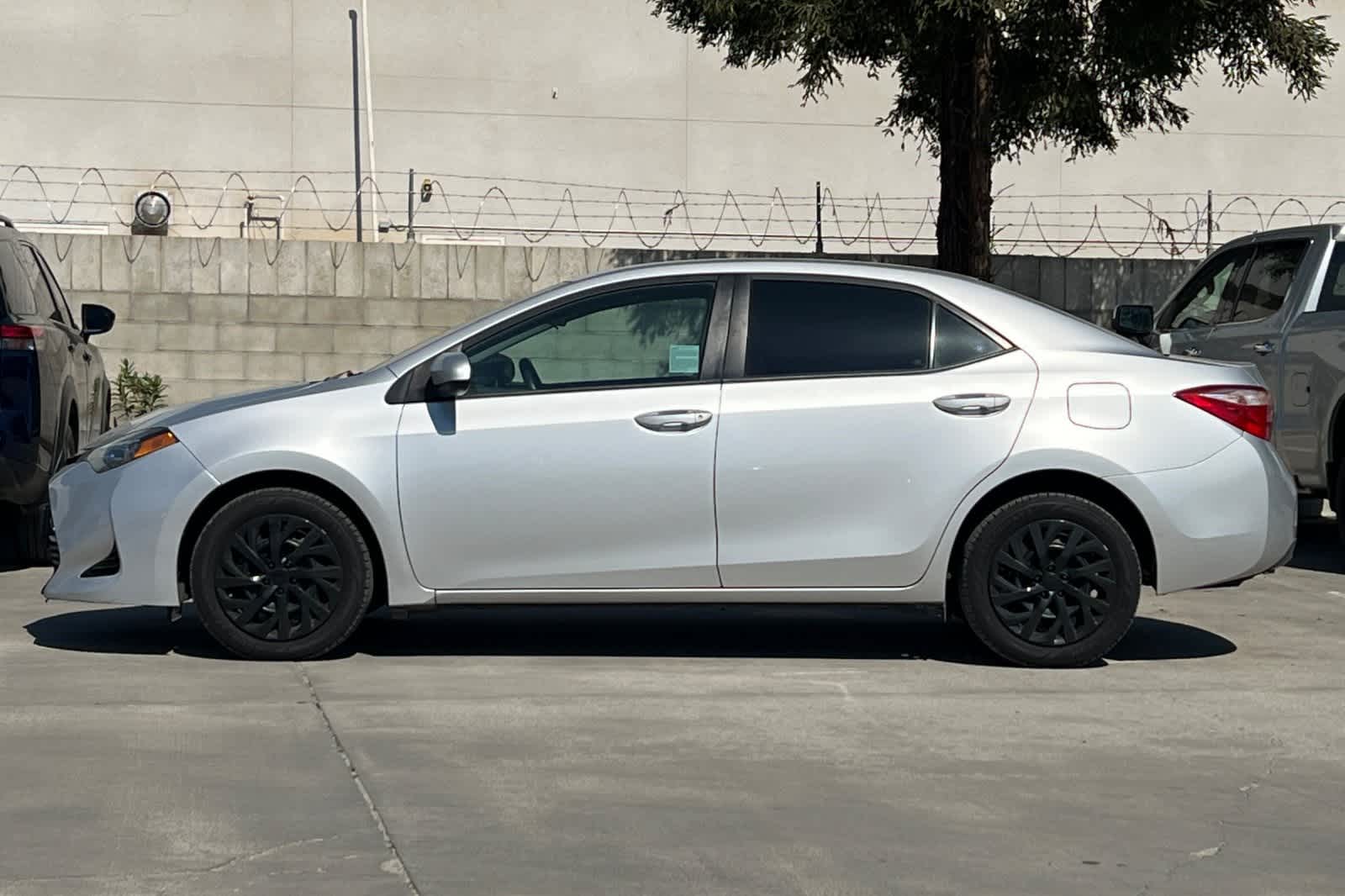 Thumbnail: 2017 Toyota Corolla - 6