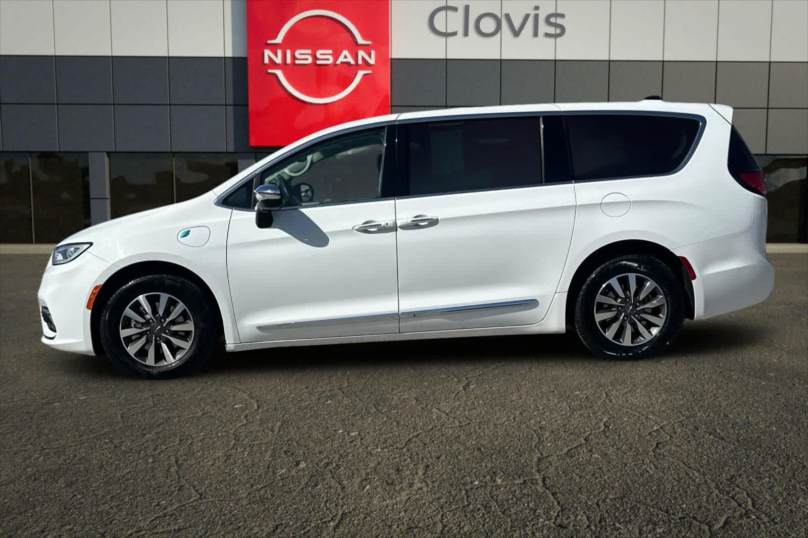 Thumbnail: 2023 Chrysler Pacifica - 6