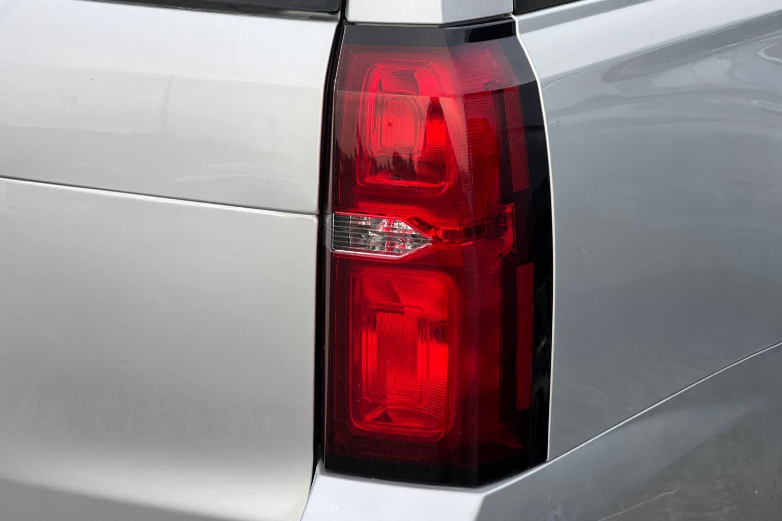 Thumbnail: 2019 Chevrolet Suburban - 37