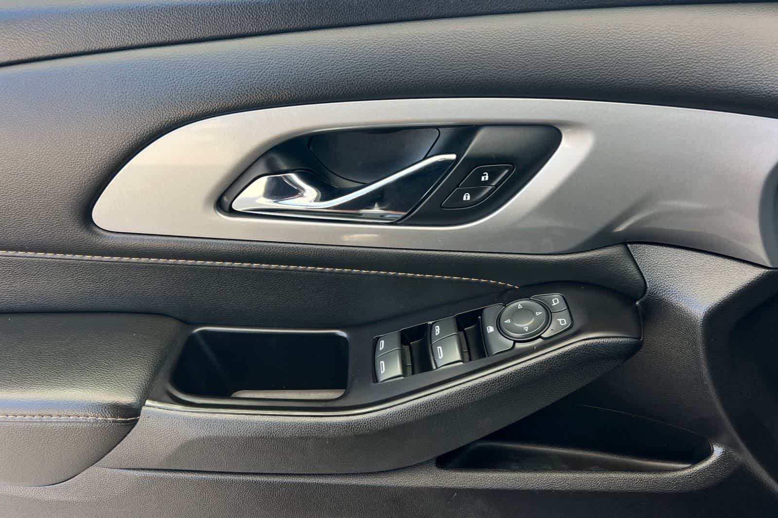 Thumbnail: 2020 Chevrolet Traverse - 12