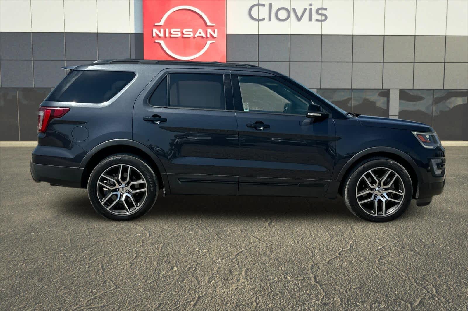 Thumbnail: 2017 Ford Explorer - 9
