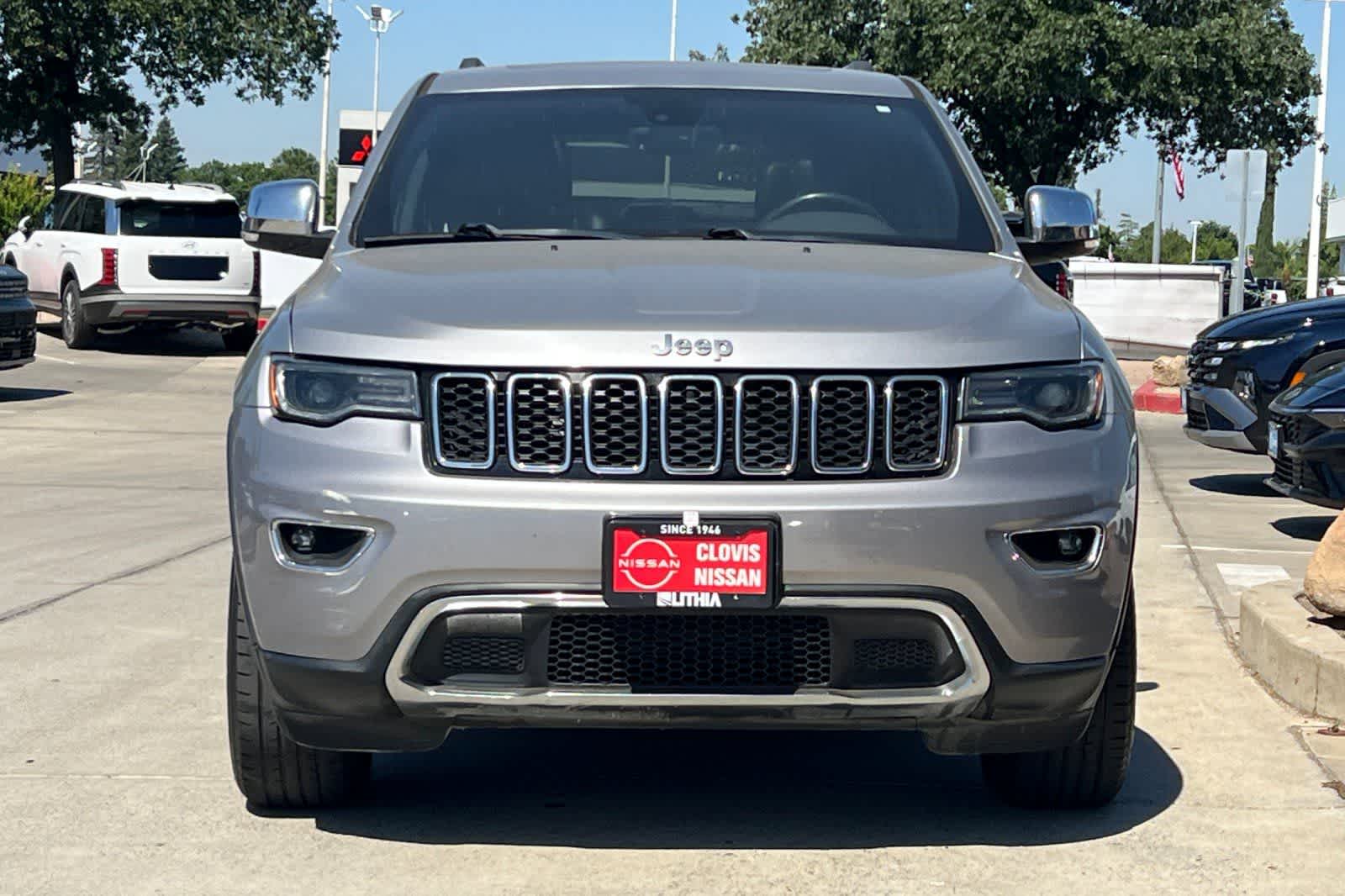 Thumbnail: 2017 Jeep Grand Cherokee - 11