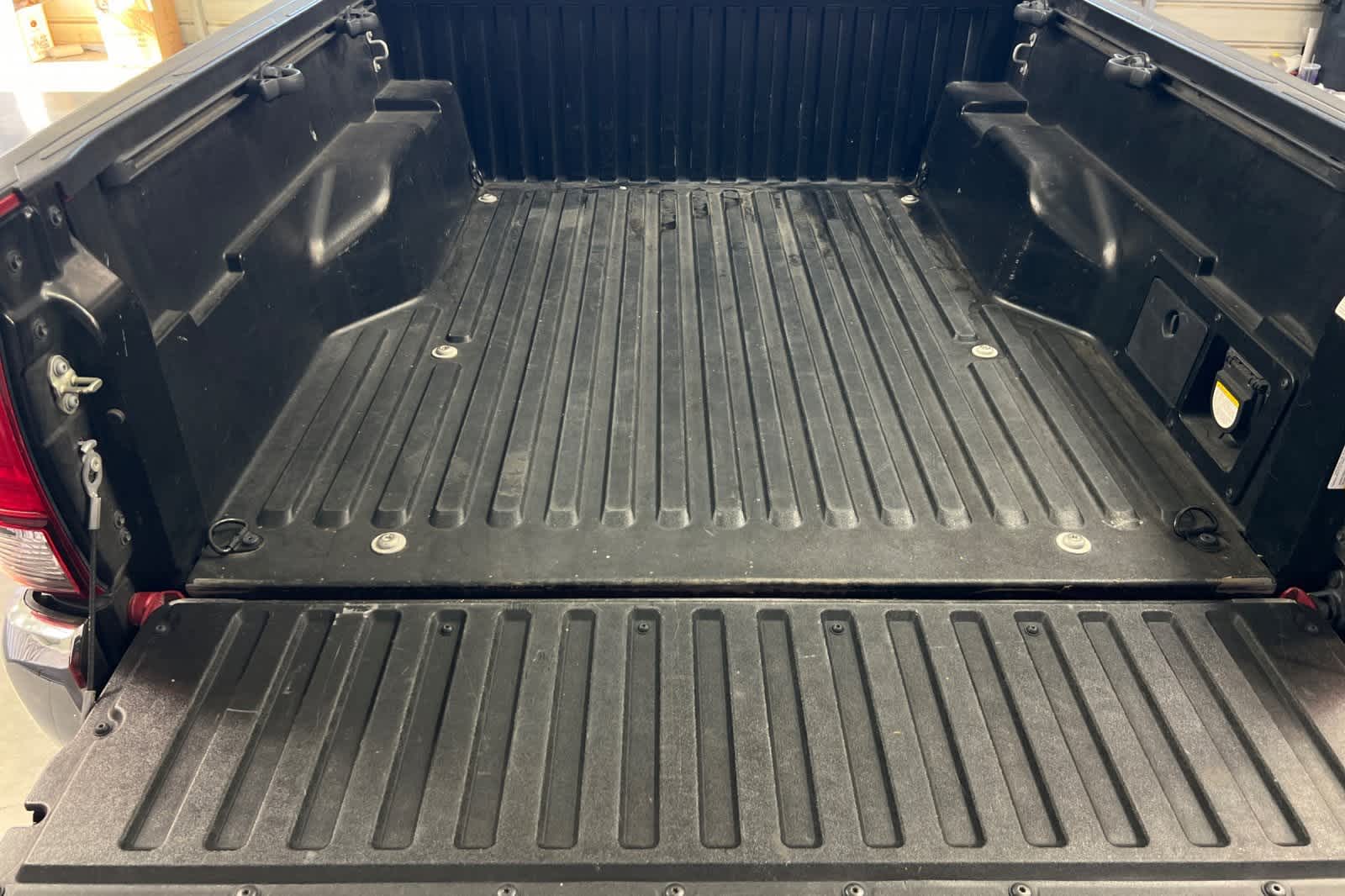 Thumbnail: 2019 Toyota Tacoma - 18