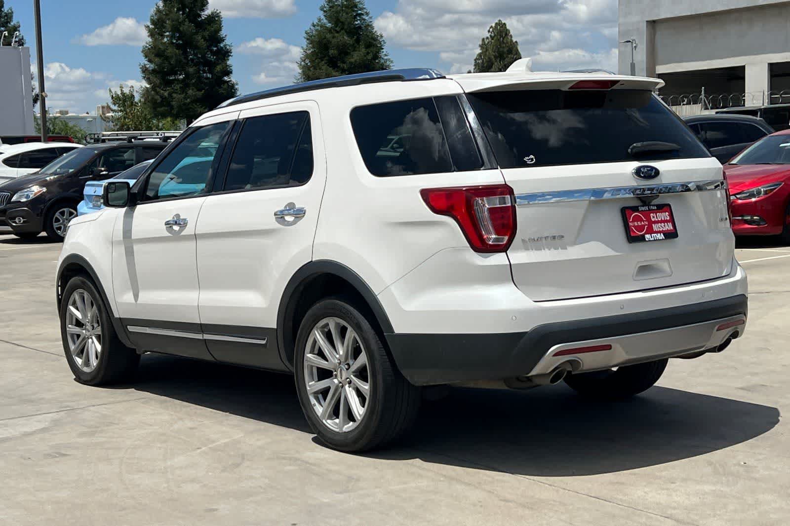 Thumbnail: 2016 Ford Explorer - 7