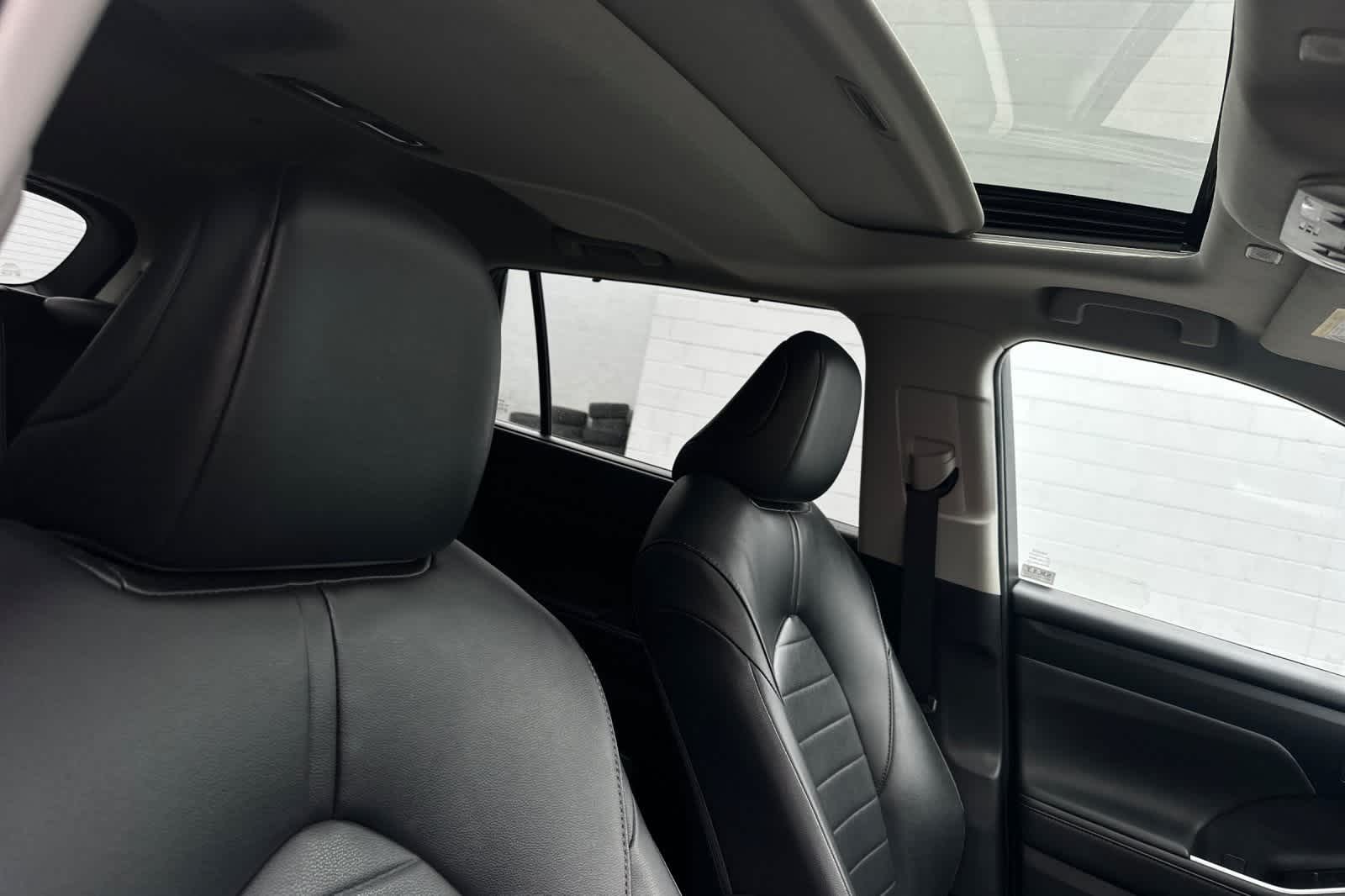 2023 Toyota Highlander XLE 19
