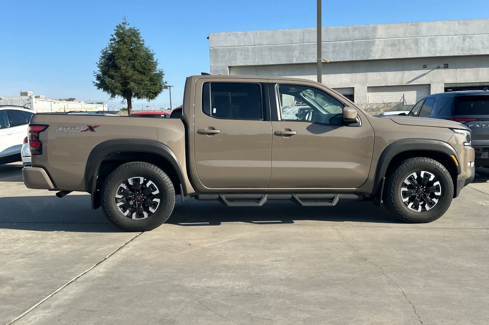 Thumbnail: 2022 Nissan Frontier - 9