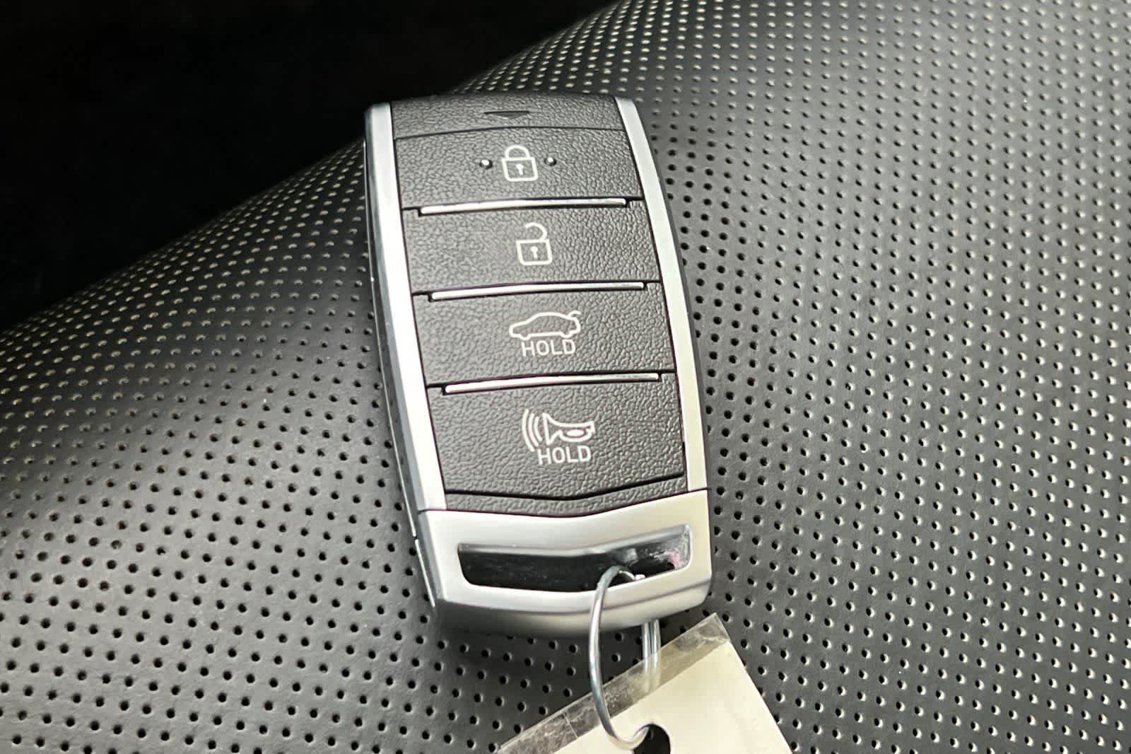 Thumbnail: 2019 Genesis G90 - 28