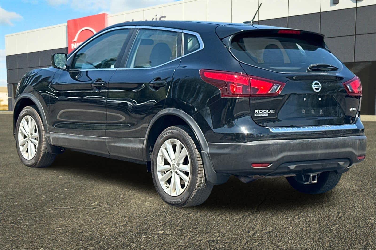 Thumbnail: 2017 Nissan Rogue Sport - 7