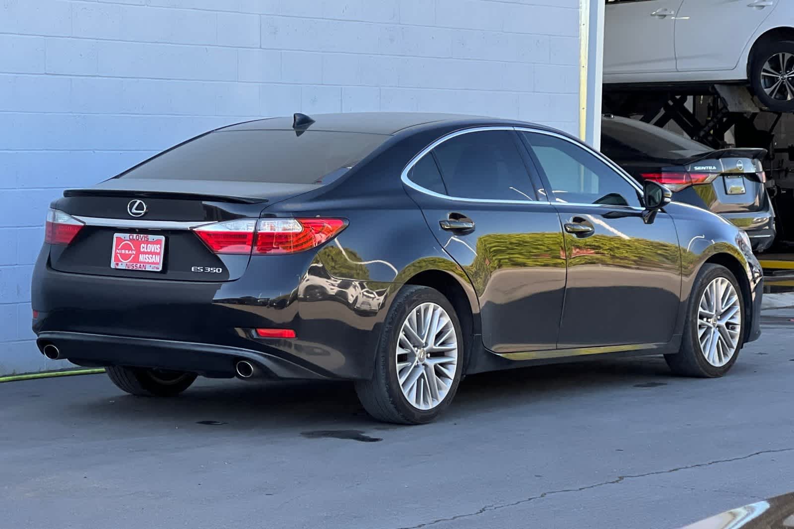 Thumbnail: 2015 Lexus ES - 3