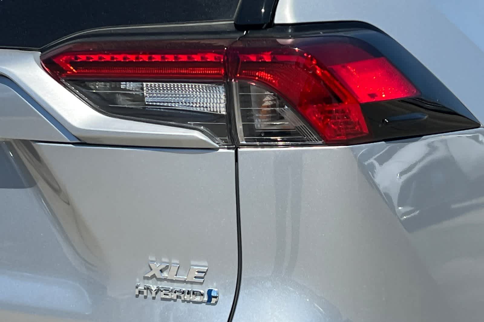 Thumbnail: 2021 Toyota RAV4 - 13
