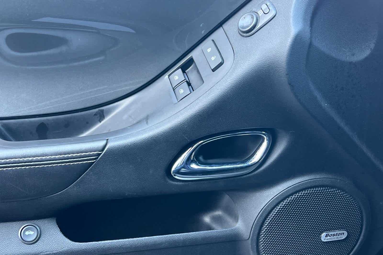 Thumbnail: 2015 Chevrolet Camaro - 13