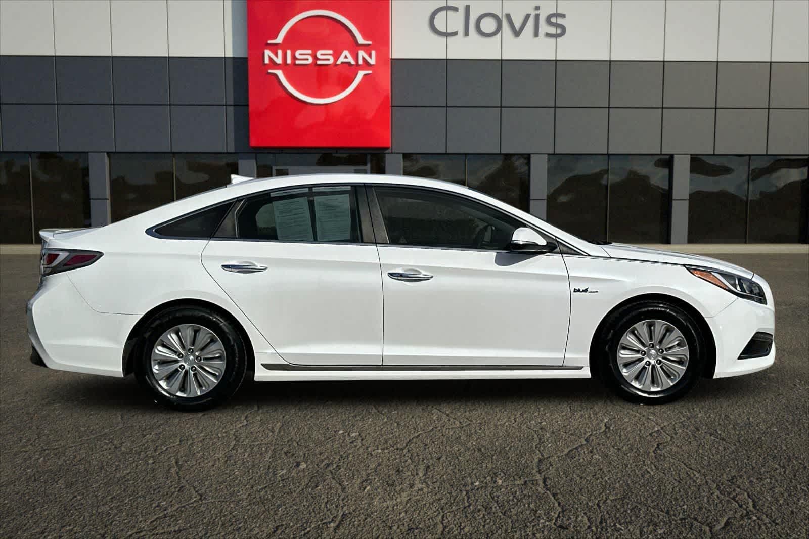 Thumbnail: 2017 Hyundai Sonata - 9