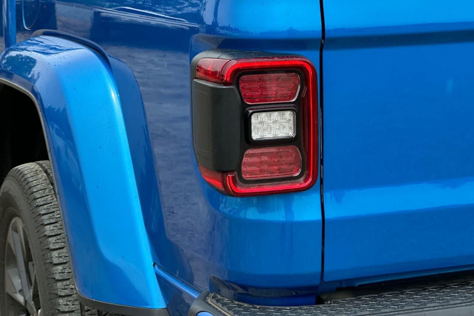 Thumbnail: 2023 Jeep Gladiator - 32