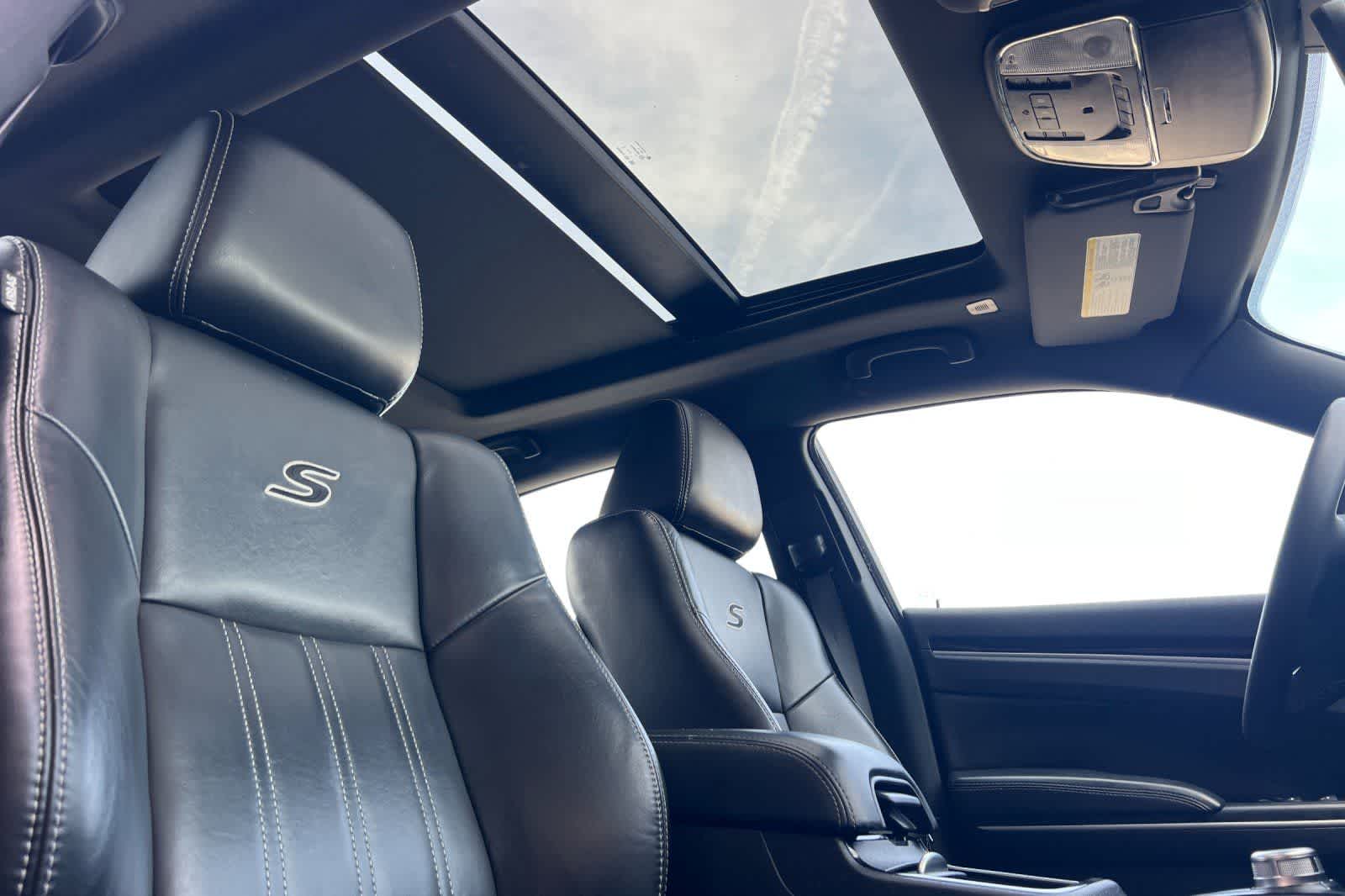 Thumbnail: 2023 Chrysler 300 - 18