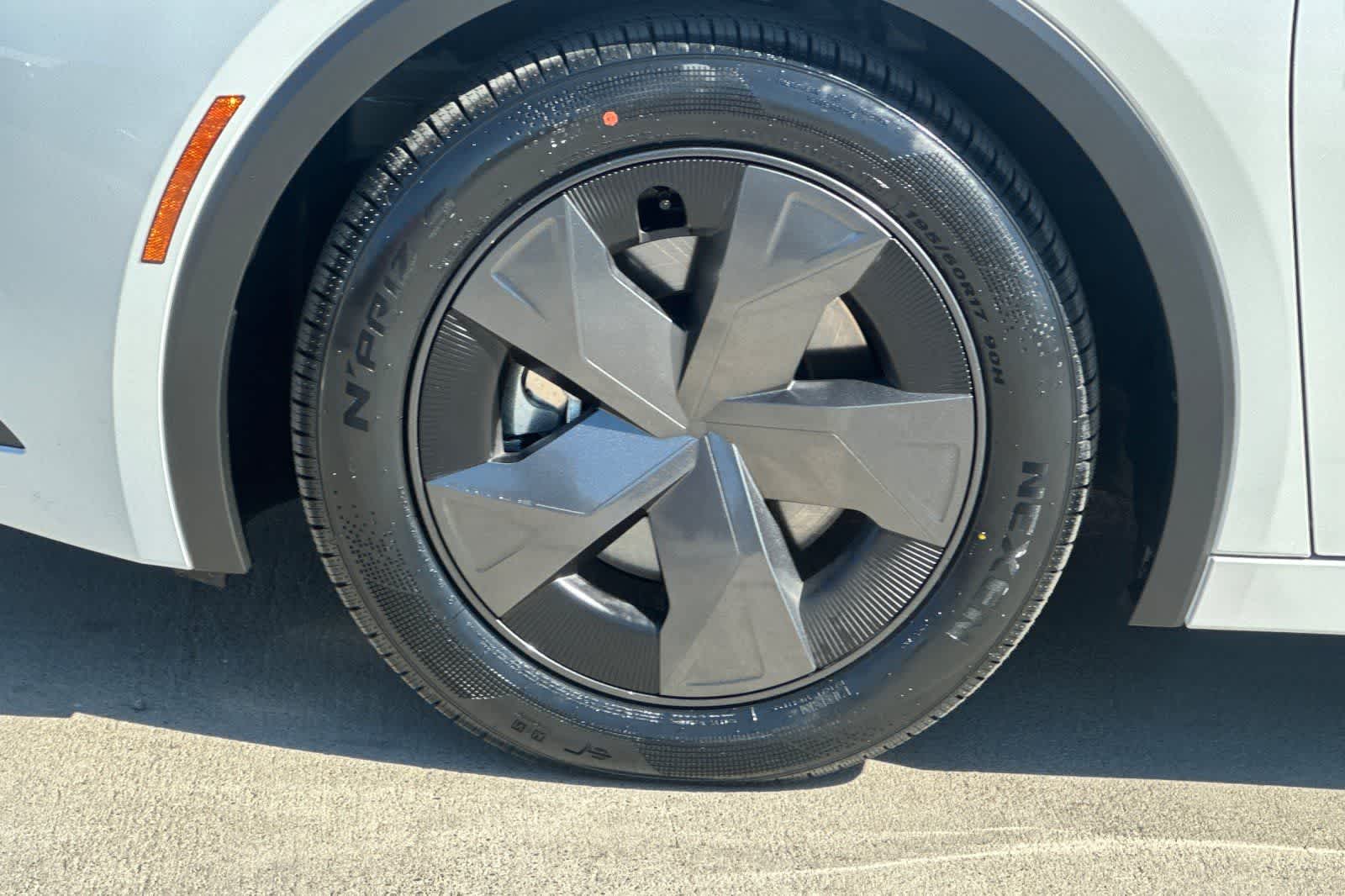 Thumbnail: 2024 Toyota Prius Prime - 35