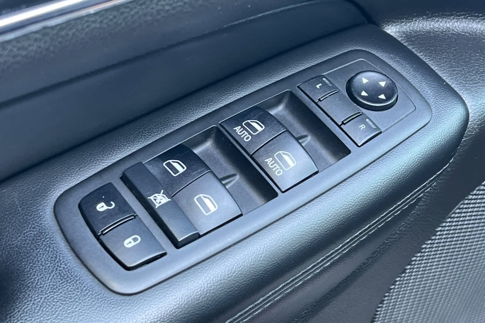 Thumbnail: 2019 Jeep Grand Cherokee - 16