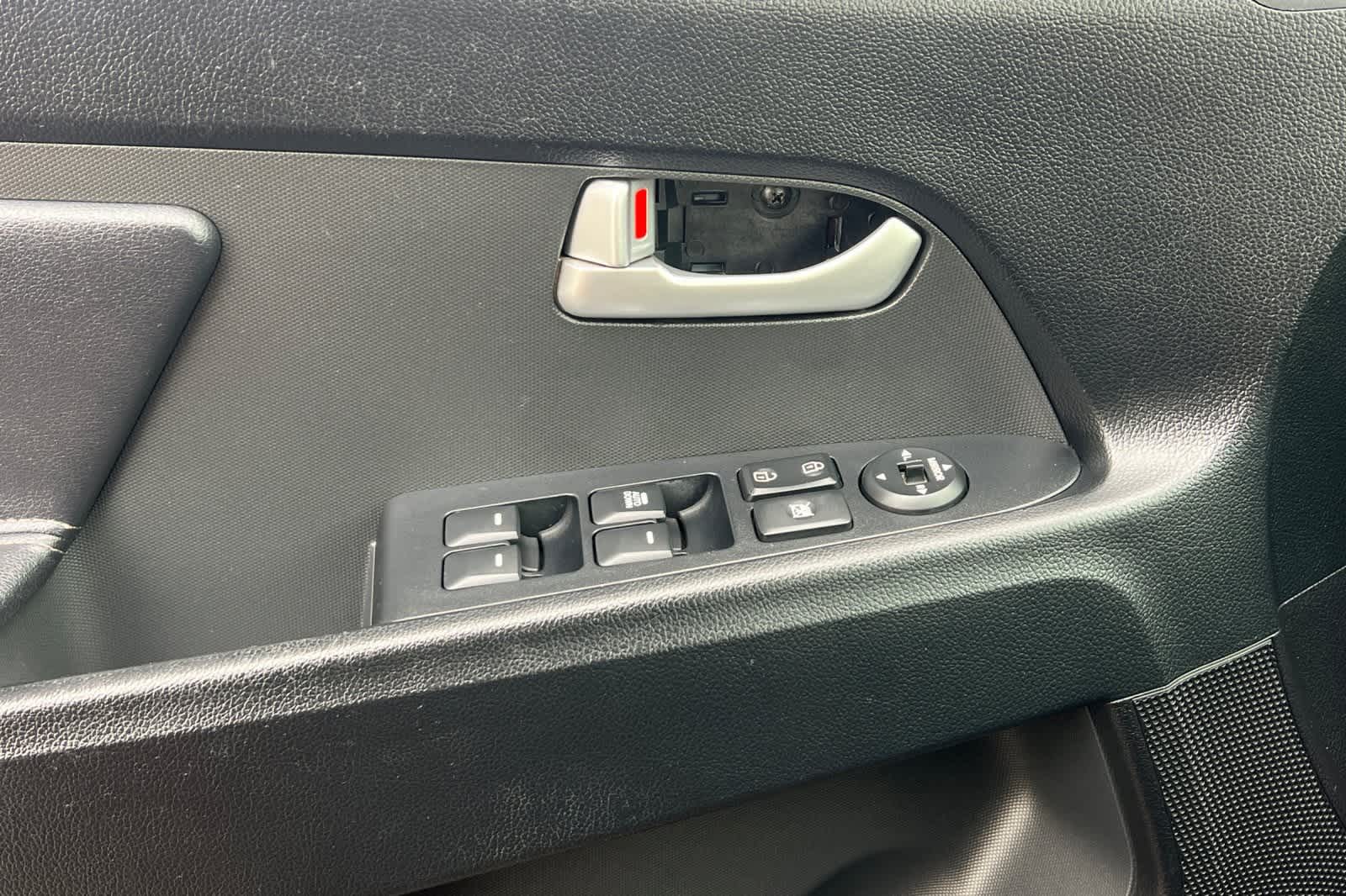 Thumbnail: 2013 Kia Sportage - 13