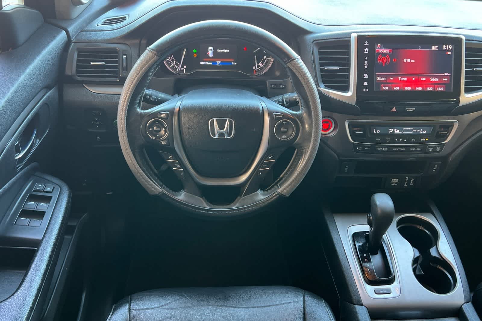 Thumbnail: 2017 Honda Pilot - 17