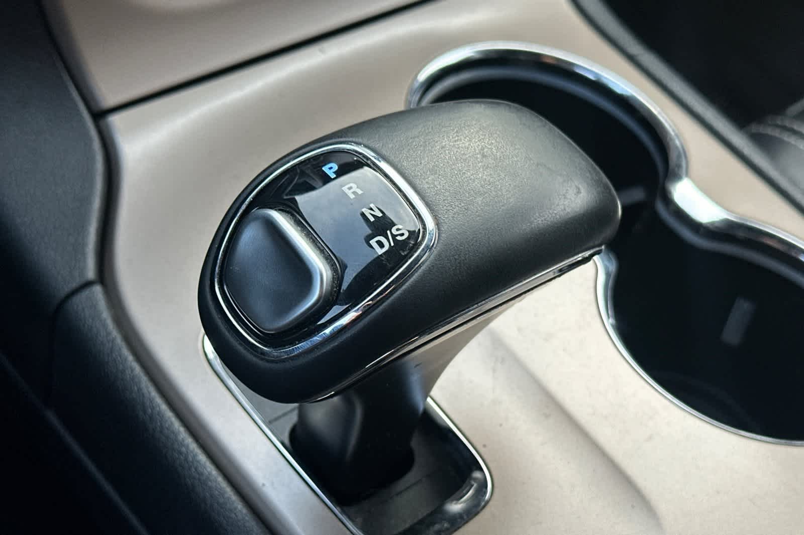 Thumbnail: 2015 Jeep Grand Cherokee - 27