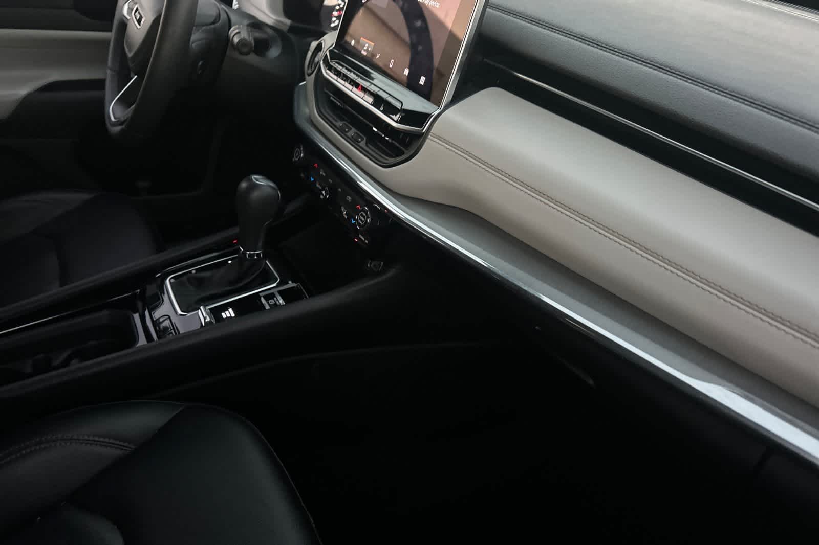 Thumbnail: 2024 Jeep Compass - 17