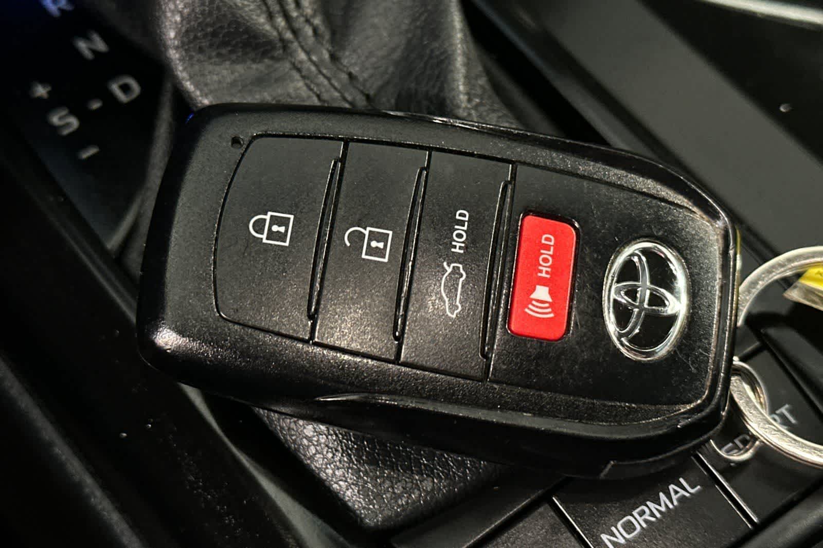 Thumbnail: 2025 Toyota Camry - 24