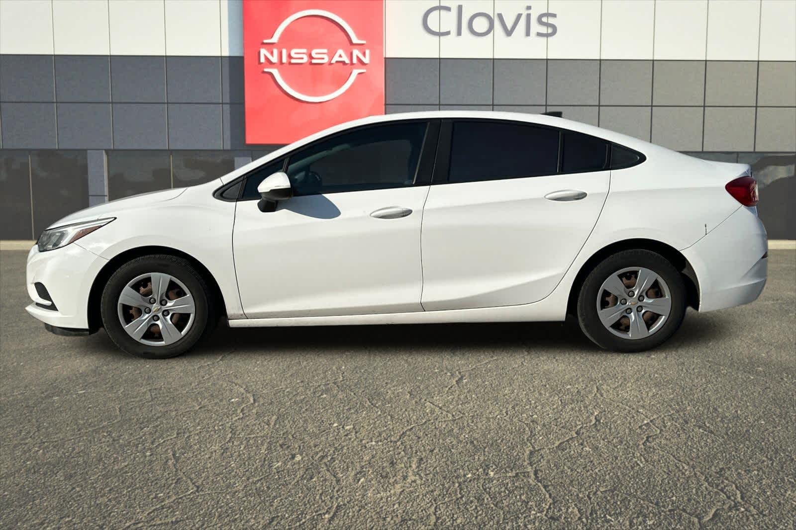 Thumbnail: 2017 Chevrolet Cruze - 6
