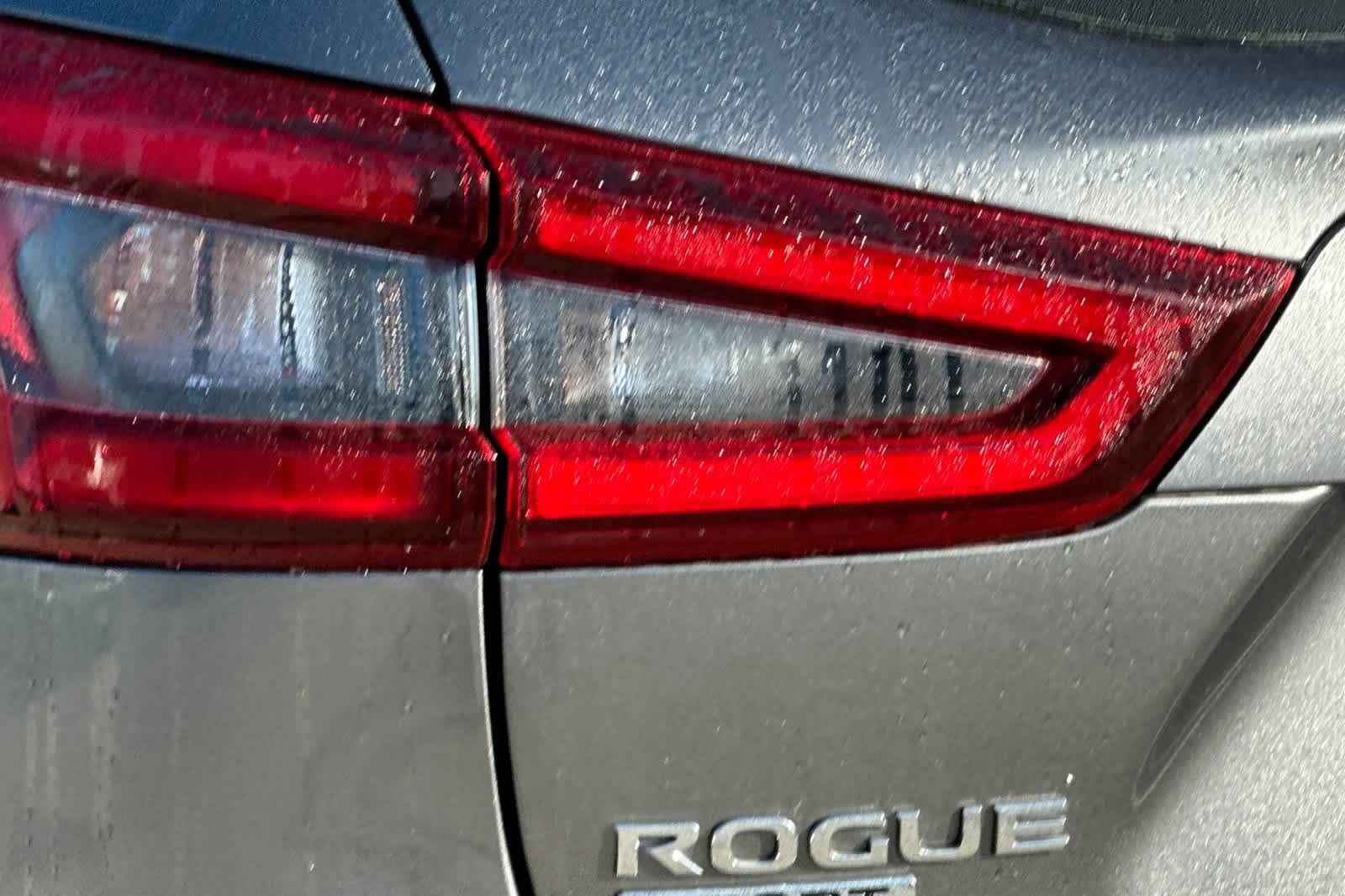 Thumbnail: 2021 Nissan Rogue Sport - 13