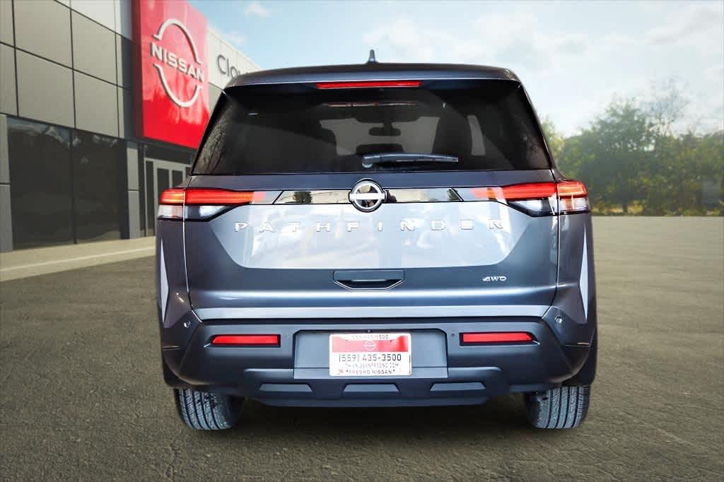 2025 Nissan Pathfinder S 3