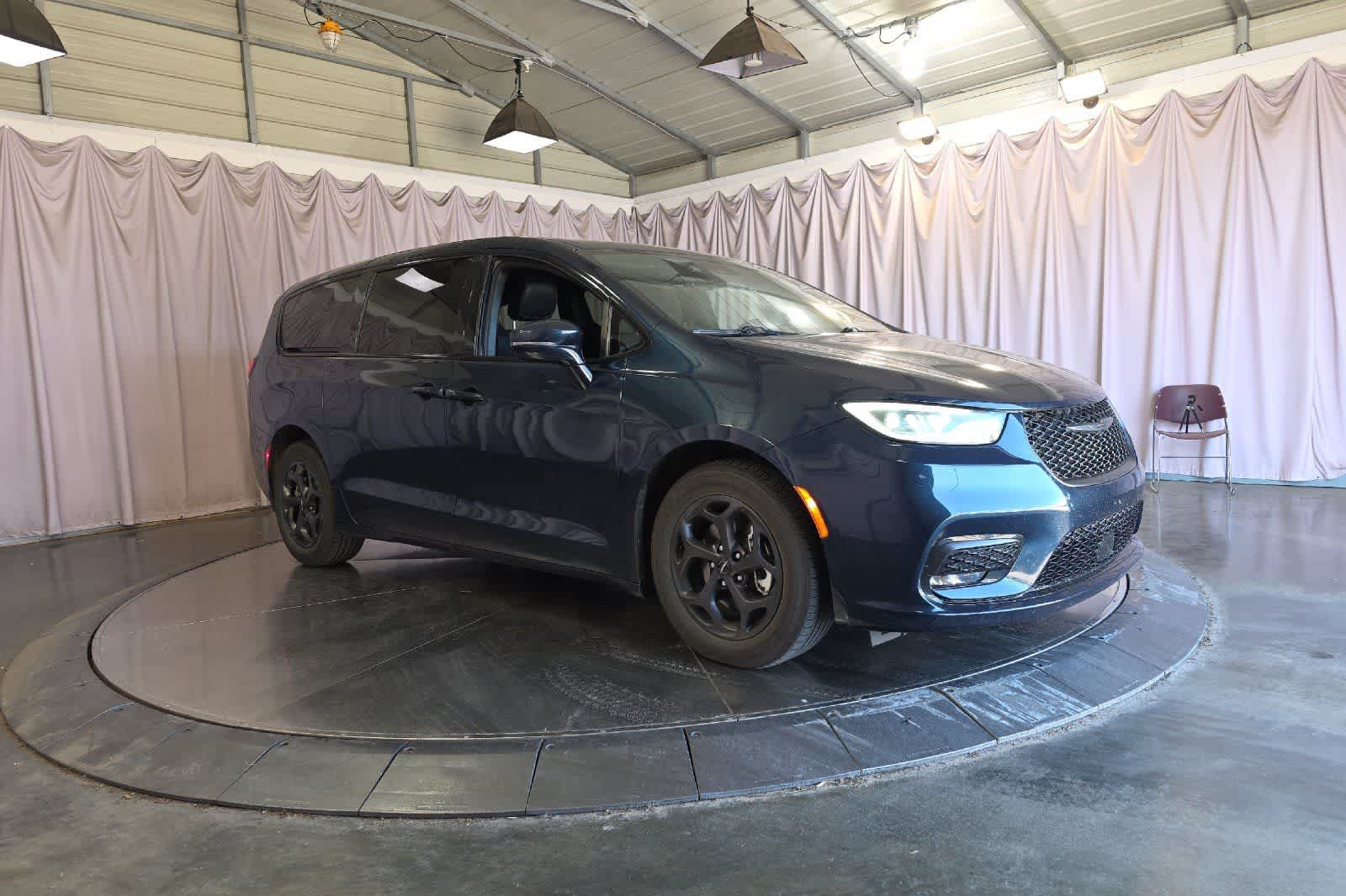 Thumbnail: 2022 Chrysler Pacifica - 10