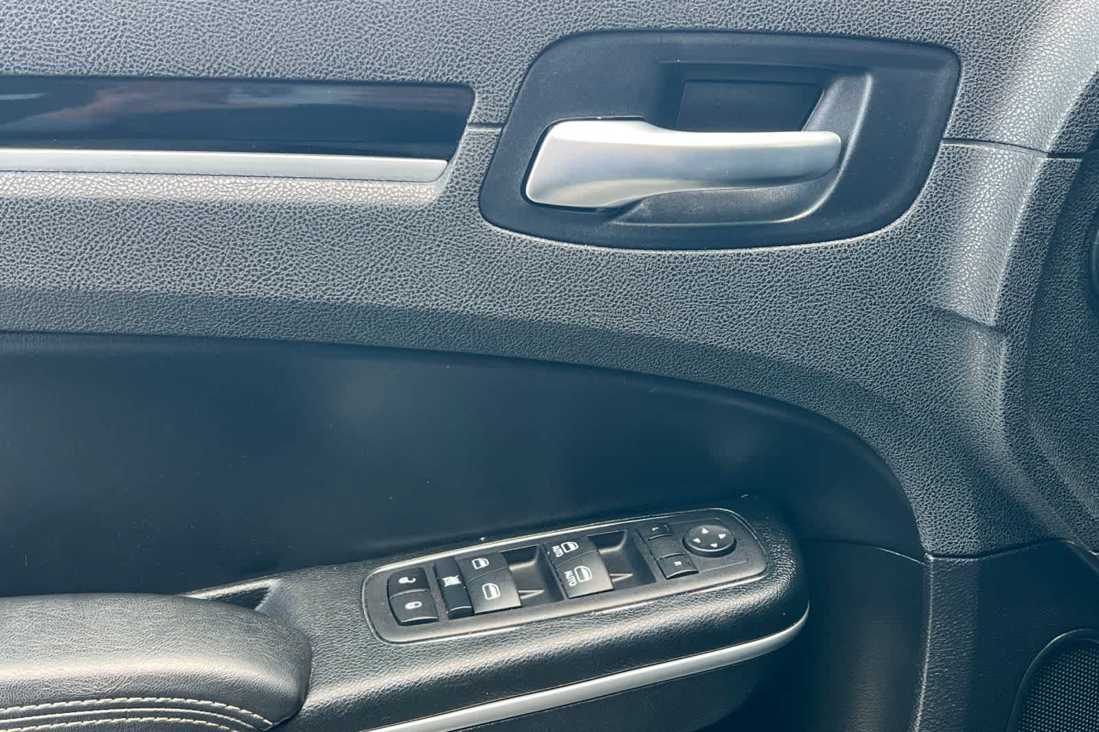 Thumbnail: 2023 Chrysler 300 - 15