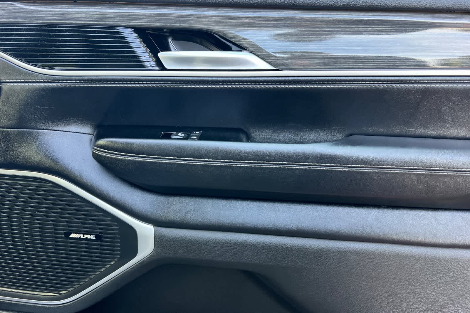 Thumbnail: 2022 Jeep Wagoneer - 22