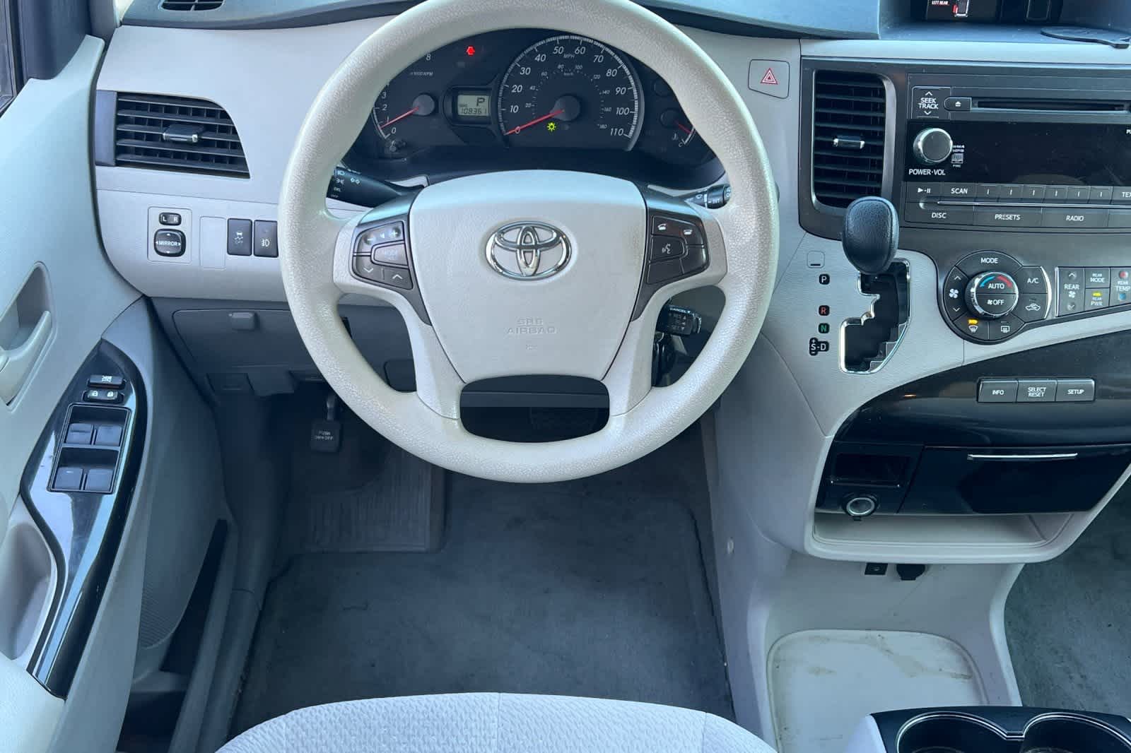 Thumbnail: 2014 Toyota Sienna - 14