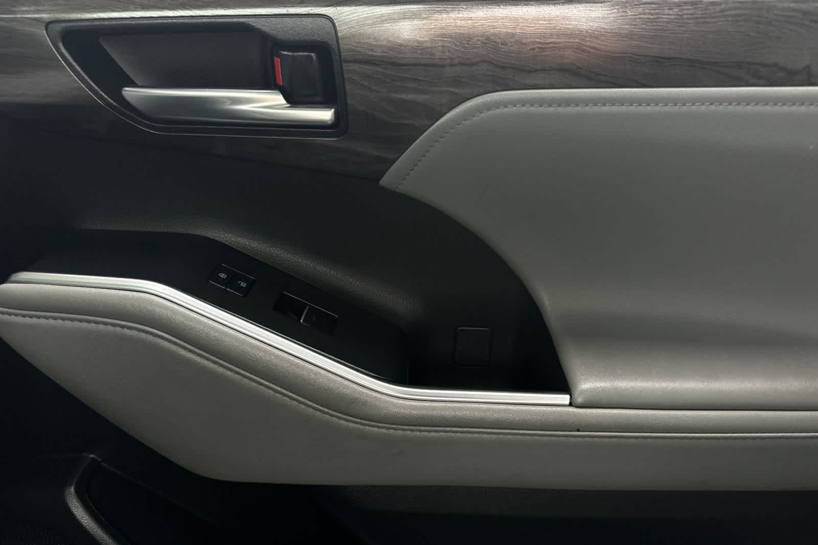 Thumbnail: 2022 Toyota Highlander - 22