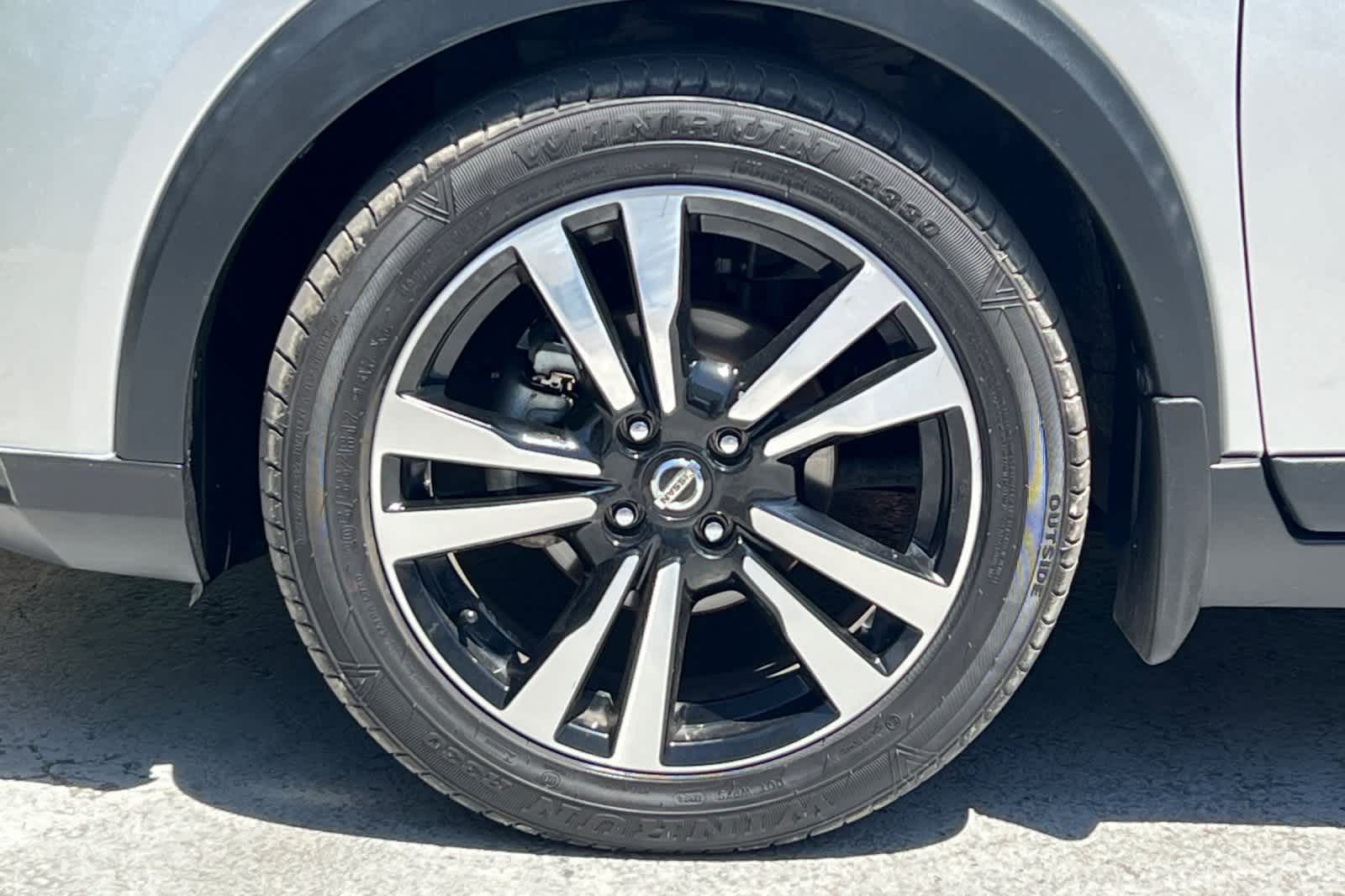 2020 Nissan Kicks SR 12