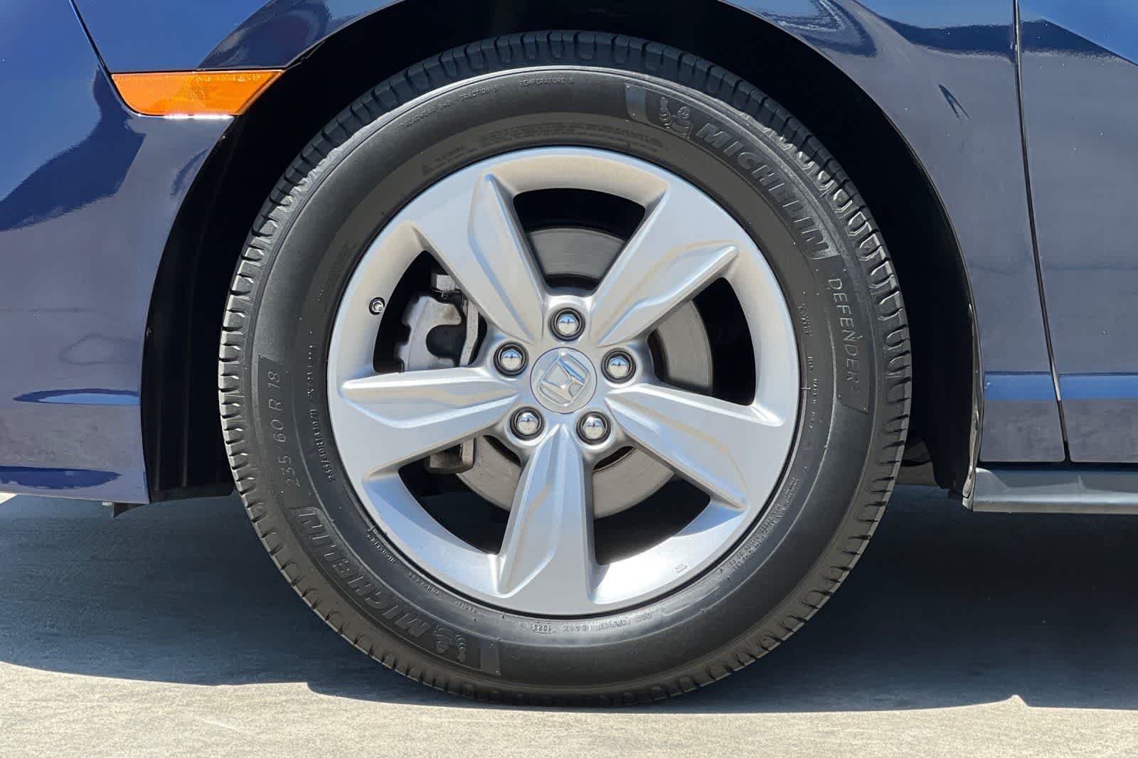Thumbnail: 2018 Honda Odyssey - 12