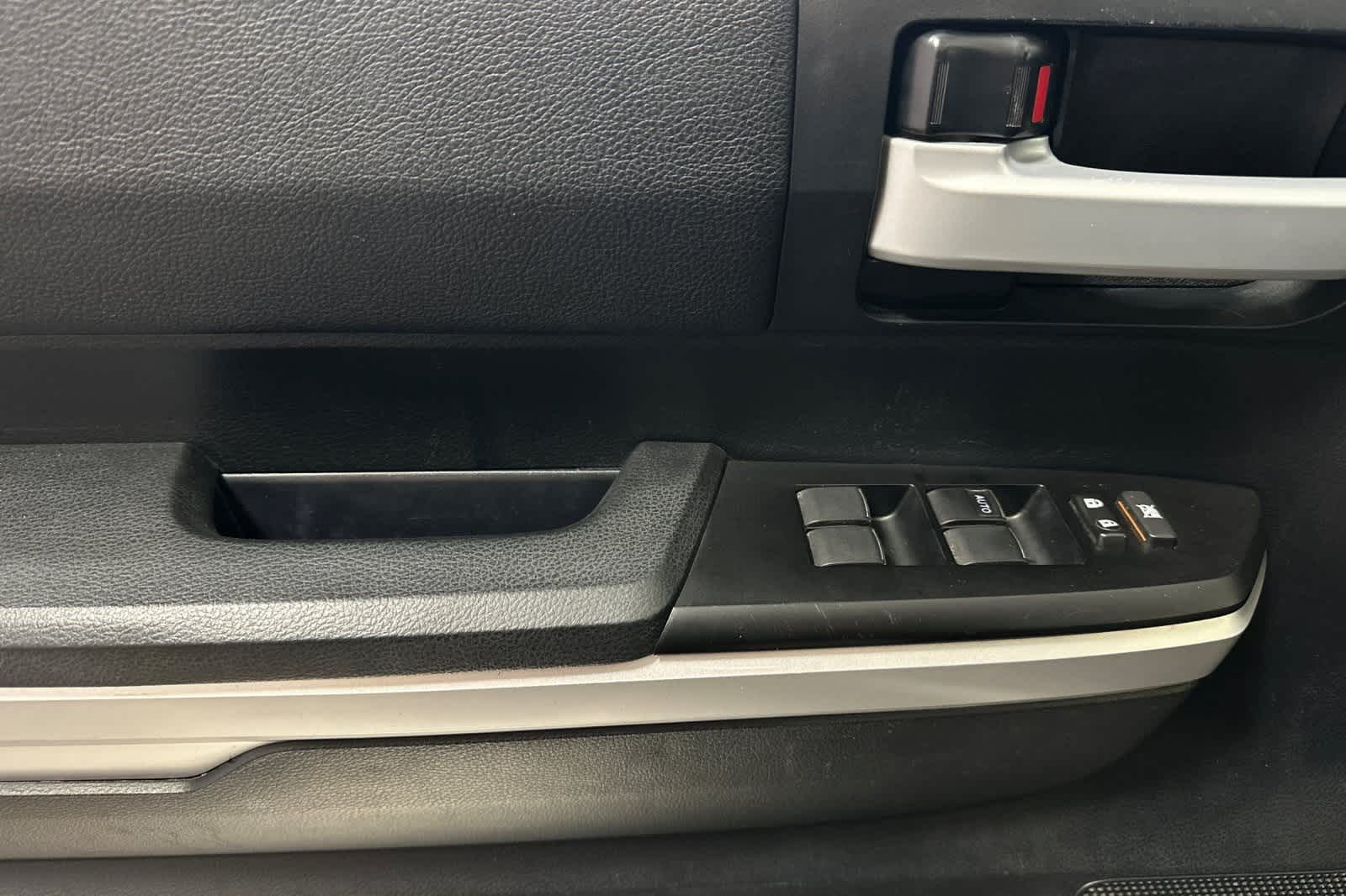 Thumbnail: 2016 Toyota Tundra - 15
