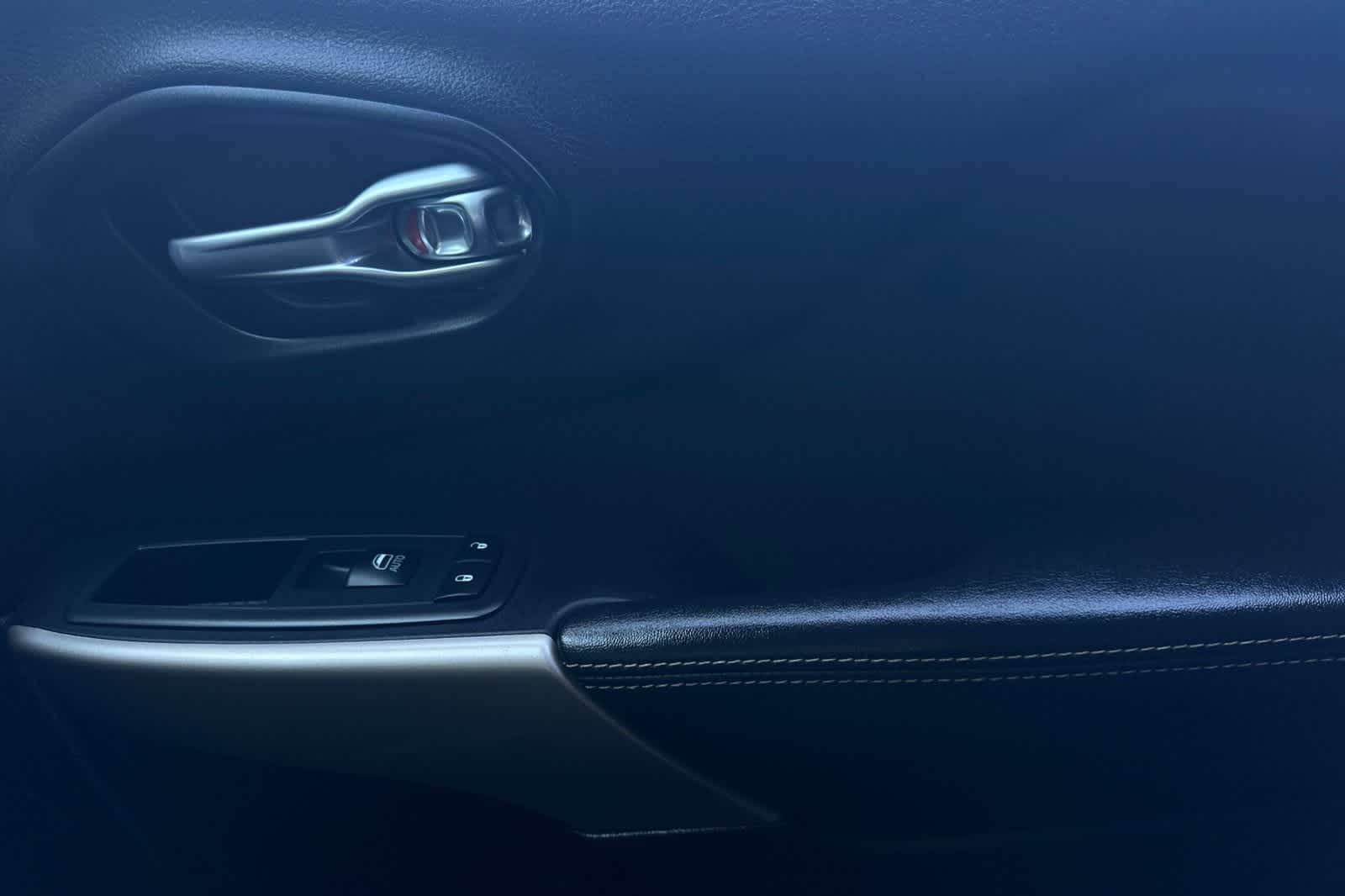 Thumbnail: 2017 Jeep Cherokee - 21