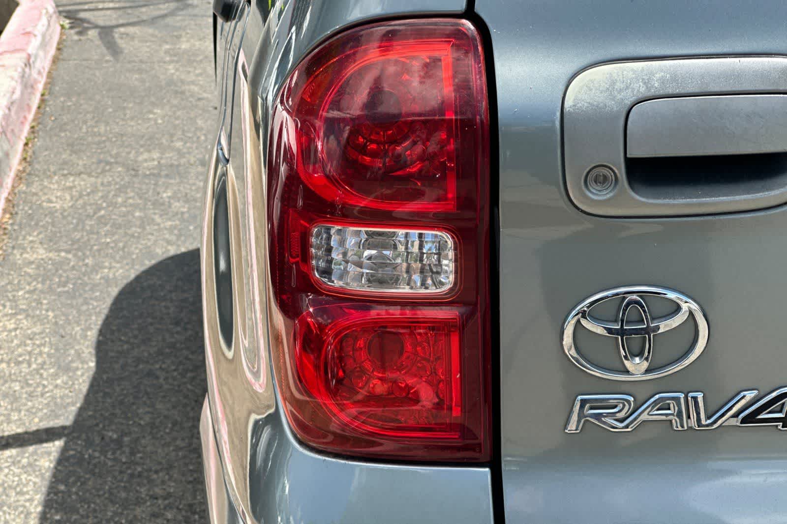 Thumbnail: 2004 Toyota RAV4 - 31