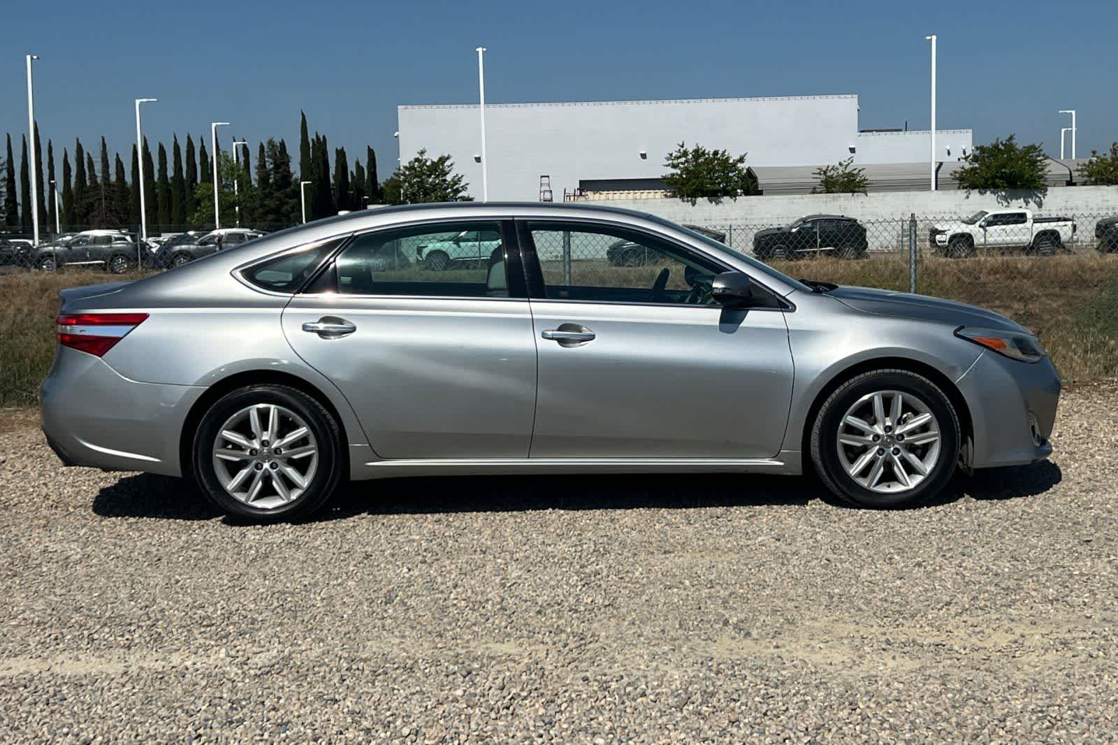 Thumbnail: 2015 Toyota Avalon - 9